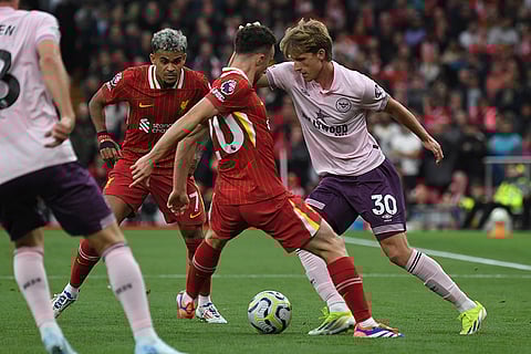 Premier League 2024-25: Brentford's Mads Roerslev, right, challenges for the ball with Liverpool's Diogo Jota